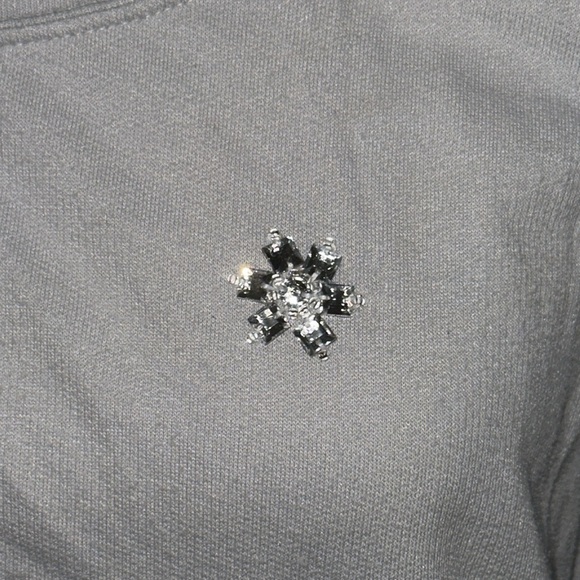 gray & clear rhinestone Banana Republic winter snowflake sweater size small - Picture 3 of 5